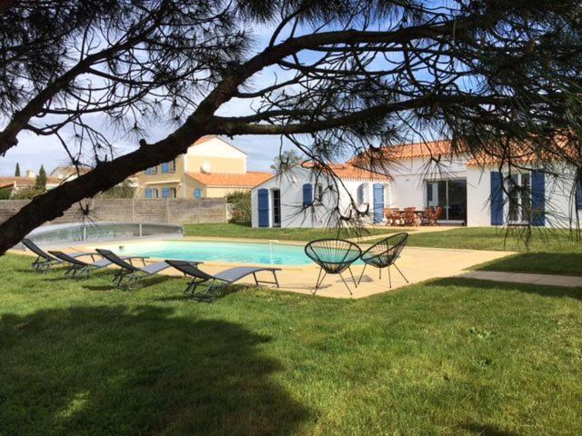 Gite Avec Piscine Privative LʼAiguillon-sur-Vie Kültér fotó